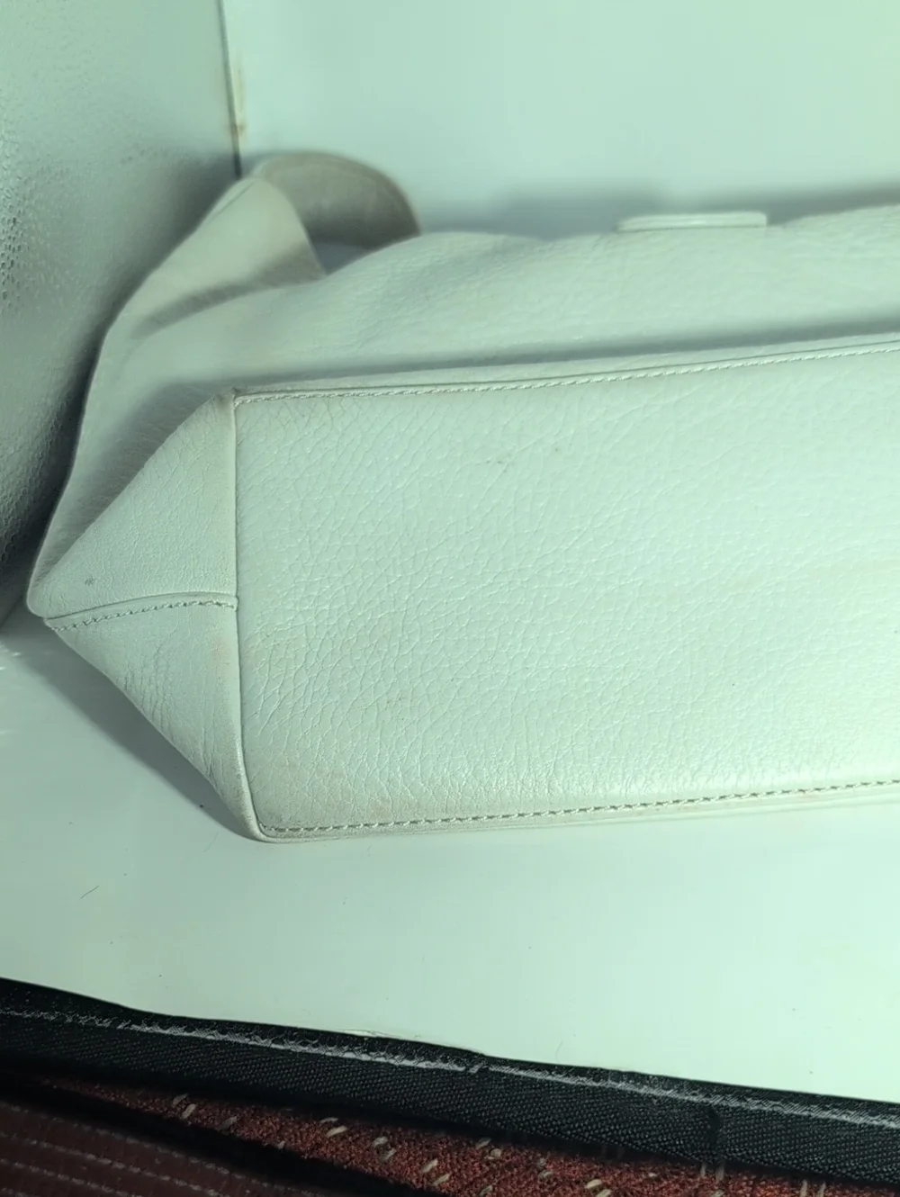 Dooney & Bourke Annalisa medium logo lock sac Cream.